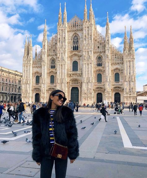 Italy Travel Outfit, Milan Travel, Traveling Alone, Travel Alone, Milan Italy, Travel Goals, Travel Inspo, Photo Instagram, Travel Advice