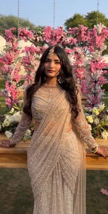 #fashion, #style, #outfitinspiration, #beauty ,#outfitsideas ,#trendyoutfits ,#falloutfits ,#winteroutfits ,#summeroutfits ,#weddingoutfits ,#fashionkilla ,#edgyoutfits ,#beachoutfits ,#y2koutfits ,#christmasoutfits ,#dressto impress Bollywood Engagement Outfits, Designer Engagement Saree, Saree Look For Engagement Bride, Designer Saree Reception Look, Sangeet Saree Outfit, Reception Outfit Ideas For Bride, Saree For Sisters Wedding, Designer Sarees For Reception Bride, Bride Engagement Outfit Indian