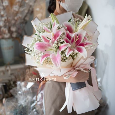 beautiful blooms of the day Bouquet Diy Gift, Luxury Flower Bouquets, Lilly Flower, Boquette Flowers, Flowers Bouquet Gift, Bouquet Arrangements, Beautiful Bouquet Of Flowers, White Lilies, Diy Bouquet