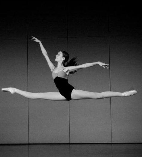 perfect leap Dance Quotes Dancers, Photo Danse, Contemporary Dance Outfits, Dance Flexibility Stretches, Flexibility Dance, Dance Forever, Adult Ballet, Ballet Beauty, Dance Style