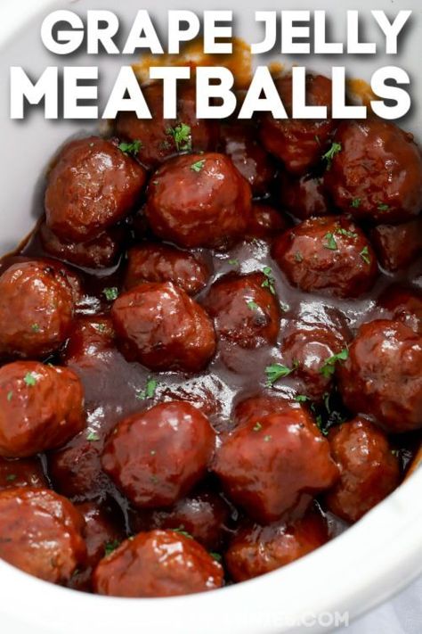 Homemade Meatballs Crockpot, Appetizer Crockpot, Meatballs From Scratch, Jelly Meatball Recipe, Appetizer For A Crowd, Sweet Meatballs, Grape Jelly Meatballs Recipe, Jelly Meatballs, Grape Jelly Meatballs