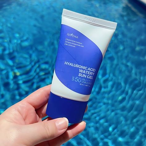 Stay sun-safe and hydrated all day with Isntree Hyaluronic Acid Watery Sun Gel. Lightweight and refreshing, it’s your perfect daily sunscreen. Shop now! ✨Available on Offer Price of 24% Discount 😘 Use this Bohemian code: OSG0724C1P51 and claim your 24% discount😍 https://ohsogo.com/products/isntree-hyaluronic-acid-watery-sun-gel-spf-50-pa-50ml . . . . . . . . . . . #ceraveskincare #limelifebyalcone #limelife #acnescars #acnescarstreatment #hormonalacne #ultrabeauty #beautybloggers #beautyblo... Isntree Hyaluronic Acid Watery Sun Gel, Watery Sun Gel, Cerave Skincare, Ultra Beauty, Daily Sunscreen, Gel Texture, Chemical Sunscreen, Hormonal Acne, Even Out Skin Tone