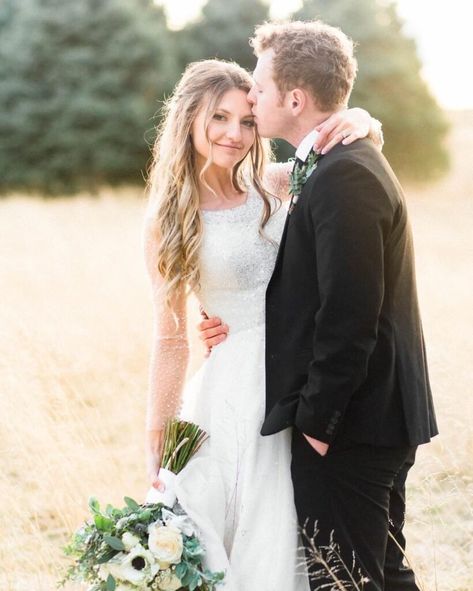 Jeremiah and Hannah’s First Wedding Photos - The Duggar Family Joy Duggar Wedding, Jana Duggar Wedding, Jeremiah Duggar, Joy Anna Duggar, Duggar Girls, Duggar Wedding, Wedding Slideshow, Duggar Family, 19 Kids And Counting