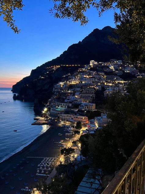 Sorrento , Positano & Amalfi Coast travel tips | Hii🙋🏽‍♀��️ | Facebook Amalfi Coast At Night, Soulmate Au, Amalfi Coast Travel, Amalfi Coast Italy, Italy Aesthetic, The Amalfi Coast, Sorrento, Positano, Amalfi Coast