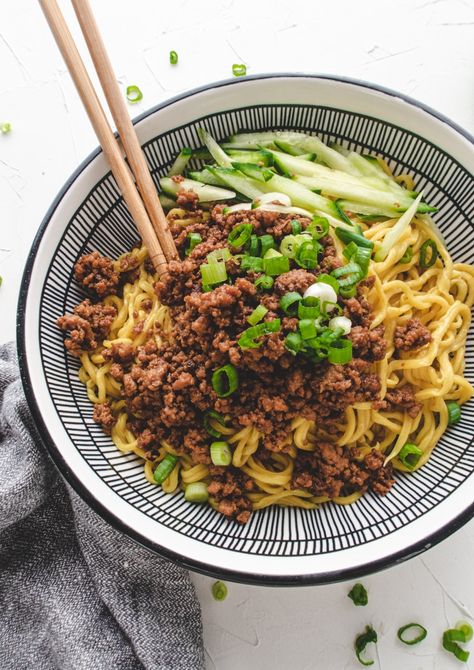 Taiwanese Noodle Recipe, Yummy Pork Recipes, Pork Sauce, Taiwanese Cuisine, Minced Pork, Pork Bacon, Taiwan Food, Taiwanese Food, Vietnamese Cuisine