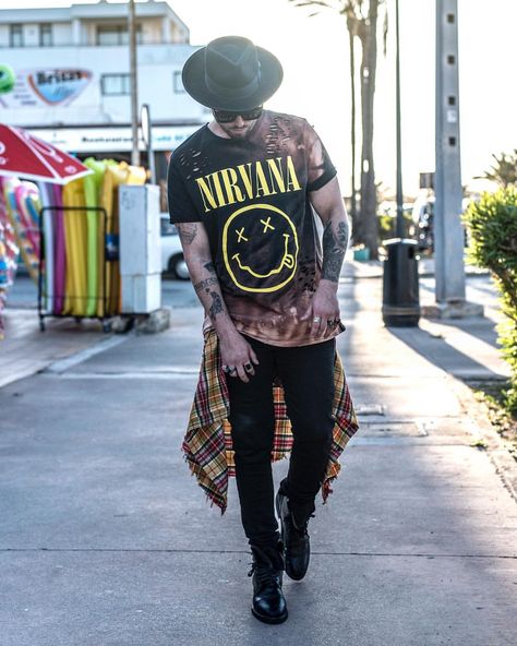 3,699 Likes, 154 Comments - Danielo Costa (@danielo_costa) on Instagram: “NIRVANA rocking my Nirvana t-shirt from @_distressedclothing check it out on…” Johnny Depp Style Clothes, Nirvana Outfit, Yellow Shirt Outfit, Grunge Outfits Men, Nirvana Smiley Face, Rock Style Men, Nirvana Shirt, Johnny Depp Style, Shirt Outfit Men