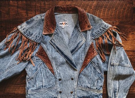 Cute Western Jackets, Vintage Western Jacket, Cowboy Werewolf, Diy Western Clothes, 90s Western Fashion, 70s Western Fashion, Western Jacket Women, Vintage Western Fashion, Western Denim Jacket