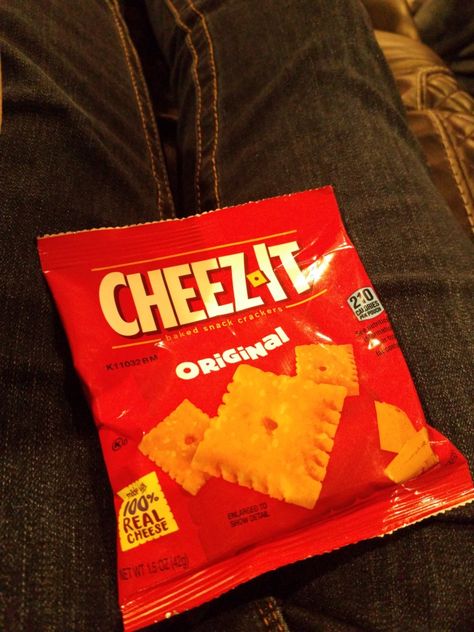 Cheez It Aesthetic, Cheez Its Aesthetic, Shyanne Core, Marin Core, Cheez Its, Hanna Marin, Cracker Snacks, No Bake Snacks, Best Food Ever