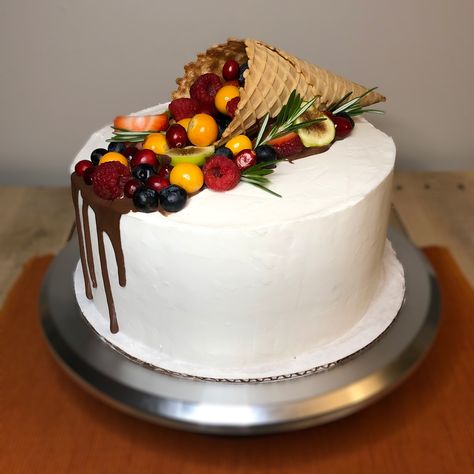 Cornucopia Drip Cake. Waffle cone cake. Cake topped with berries on top. Winter cake. Cake With Cone On Top, Cake With Ice Cream Cone On Top, Cone Cake Decoration, Cake Icing Ideas, Birthday Cake For Papa, Concrete Wedding Cake, Cone Cakes, Fruit Topped Cake, Cake Decorated With Fruit