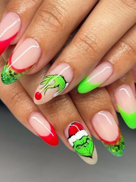 23 Mischievous Grinch Nails That’ll Totally Slay Your Holiday Look! | Everygirl Edit Christmas Nails Grinch Easy, Grinch Nails Designs Short, Grinch Nails Step By Step, Grinch Gel Nails, Unique Holiday Nails, Grinch Themed Nails, Easy Grinch Nails, Grinch Nails Designs Easy, Short Grinch Nails