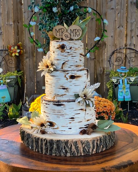 Wedding Cake Wood Look, Wood Theme Wedding Decorations, Wedding Cake Tree Bark, Tree Wedding Cake Rustic, White Birch Wedding Cake, Wood Look Wedding Cake, Fall Country Wedding Cakes, Tree Cake Stand Wedding, Rustic Boho Wedding Cake 3 Tier