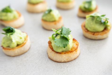 Vegan Canapes Finger Foods, Vegetarian Hors D’oeuvres, Passed Hors Doeuvres Ideas, Vegan Hors D’oeuvres, Fae Food, Vegan Passed Hors D'oeuvres, Heavy Hors D’oeuvres Wedding, Southern Wedding Hors D'oeuvres, Food For Parties