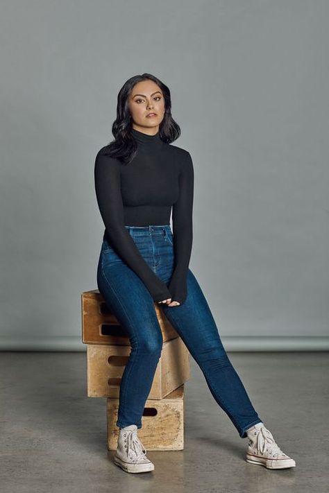 @Garota_Poste Camilla Mendes Outfits, Veronica Lodge Outfits Riverdale, Camila Mendes Style, Veronica Lodge Fashion, Veronica Lodge Outfits, Camila Mendes Veronica Lodge, Riverdale Veronica, Riverdale Fashion, Camilla Mendes