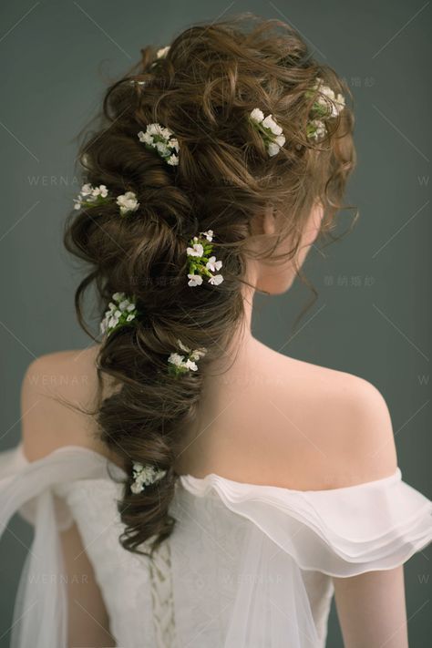 Fantasy Hair Wedding, Victorian Aesthetic Hairstyles, Fairytale Updo Hairstyles, Flowers In Hair Braid, Fantasy Princess Hairstyle, Fairy Tale Wedding Hair, Royal Ball Hairstyles, Wedding Hairstyles Fairytale, Prom Hairstyles Flowers