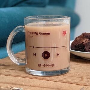 Spotify Gifts, Song Gifts, Spotify Video, Clear Mugs, Music Mug, Christmas Gifts For Teenagers, Belgium Chocolate, Drinking Gift, Spotify Code