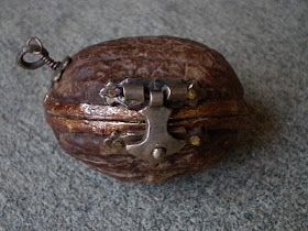 Walnut Shell Carving, Walnut Shell Crafts, Walnut Art, Acorn Crafts, All The Small Things, Walnut Shell, Mini Things, Treasure Box, Tiny Treasures