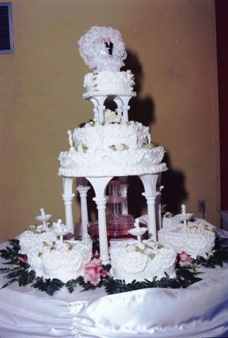 Our wedding cake 1981-The heart shaped cakes surrounding the fountain were each a different flavor. Fountain Wedding, 15 Cake, 80s Wedding, Wedding Bridesmaids Dresses Blue, Wedding Money, Bridal Guide, Vintage Weddings, Wedding Cakes Vintage, Elegant Wedding Cakes