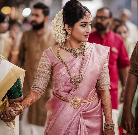 Some Pink Muhurtham Kanjeevarams We Swear By Vaishali Thaniga, Kerala Hindu Bride, South Indian Wedding Saree, Wedding Photography Bridal Party, Kerala Bride, Bridal Sarees South Indian, Indian Bridal Sarees, Hindu Bride, Wedding Photography Bride