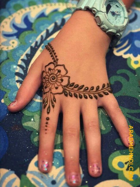 Mehandi Kids Designs, Henne Simple Main, Easy Henna Designs For Beginners Palm, Mehendi Designs For Small Kids, Kids Henna Designs Simple, Small Kids Mehndi Designs, Mehndi Designs For Children, Simple Easy Henna Designs, Henna For Kids