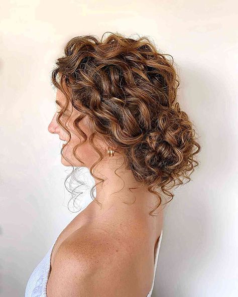 Dark Curly Bridal Hair, Prom Hairstyles Naturally Curly, Naturally Curly Bridal Hair Half Up, Curly Braided Updo, Naturally Curly Wedding Hair, Curly Hair Updo Wedding, Curly Bridal Hair, Curly Hair Up, Bridesmaid Hair Inspo