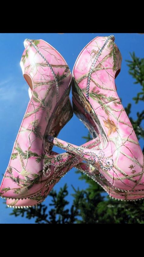 Camo pumps Pink Camo Wedding Dress, Country Camo Wedding, Country Wedding Outfit, Pink Camo Wedding, Camo Wedding Dress, Camo Wedding Dresses, Muddy Girl Camo, Camo Stuff, Custom Heels