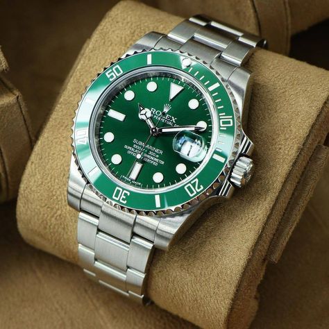 The Rolex Submariner showcases timeless elegance. #LuxuryWatch #TimelessStyle ⌚️ Win the wrist game with the iconic Rolex Submariner Hulk. #WatchCollector #LuxuryLiving Taking wristwear to the next level with the iconic Rolex Submariner Hulk. #LuxuryLiving #WatchEnthusiast #1stCopyRolex #RolexWatch #luxurytimepiece #WristGame #watchlovers #rolexsubmariner #rolexhulkedition #photomag Rolex Hulk Submariner, Rolex Hulk, Buy Rolex, Grey Watch, Green Watch, Rolex Submariner No Date, Submariner Date, Racing Drivers, Motor Sport