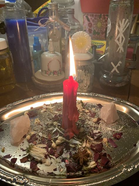 Hoodoo Aesthetic, Altar Aesthetic, Witch Hut, Manifestation Spells, Witch Room, Witchy Aesthetic, Crystal Altar, Cream Aesthetic, Baby Witch