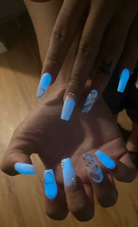 Short Acrylic Nails Glow In The Dark, Blue Glow In The Dark Nails Acrylic, Glow In Dark Nails Art Designs, White Glow In The Dark Nails, Glow In The Dark Acrylic Nails Ideas, Blue Glow In The Dark Nails, Glow In The Dark Nail Designs, Glow In The Dark Nails Coffin, Glow In The Dark Nails Acrylic