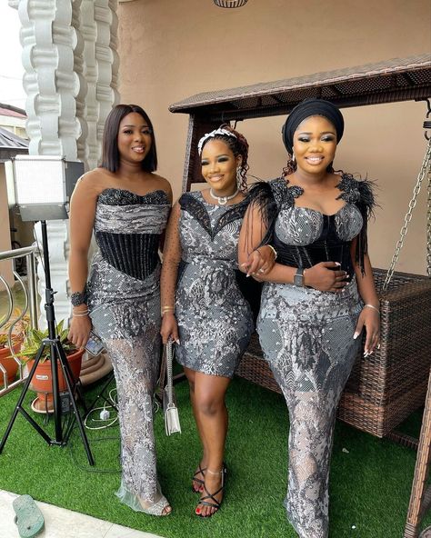 White Asoebi, African American Clothing, Asoebi Lace Styles, Asoebi Lace, Unique Ankara Styles, Igbo Wedding, Stylish Naija, Black Women Dress, African Fabric Dress