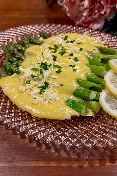 Roasted Asparagus with Hollandaise Sauce Chicken And Asparagus Bake, How To Freeze Asparagus, Asparagus Hollandaise, Creamy Chicken And Asparagus, Asparagus With Hollandaise Sauce, Freezing Asparagus, Asparagus With Hollandaise, Frozen Asparagus, Flavored Butters