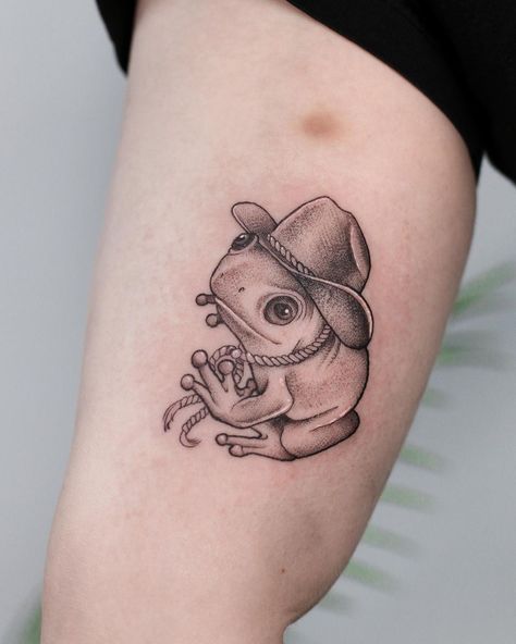 Armadillo Cowboy Hat Tattoo, Bee With Cowboy Hat Tattoo, Animals In Clothes Tattoo, Animals With Cowboy Hats Tattoo, Frog With Cowboy Hat Tattoo, American Traditional Frog Tattoo, Cowboy Frog Tattoo, Sarah Tattoo, Inking Art