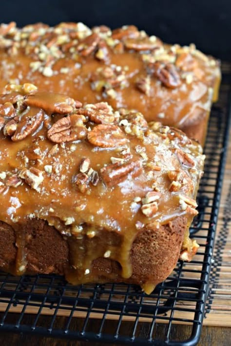 Apple Praline Bread, Holiday Breads, Buttermilk Muffins, Breads Recipes, Apple Bread Recipe, Caramel Delights, Bread Pudding With Apples, Shugary Sweets, Biscuit Bread