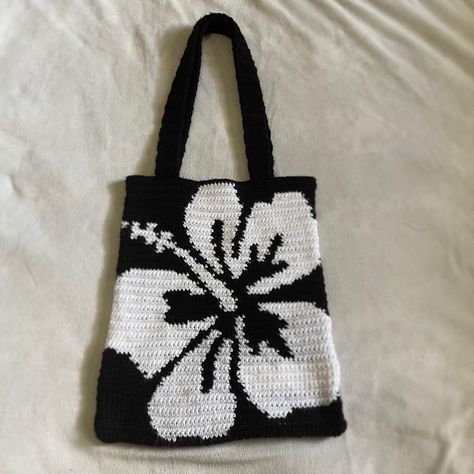 Black Things To Crochet, Black Crochet Ideas, Crochet Bag Flower, Flower Crochet Bag, Black Crochet Bag, Crochet Flower Bag, Pattern Design Ideas, Black And White Crochet, Crochet Store