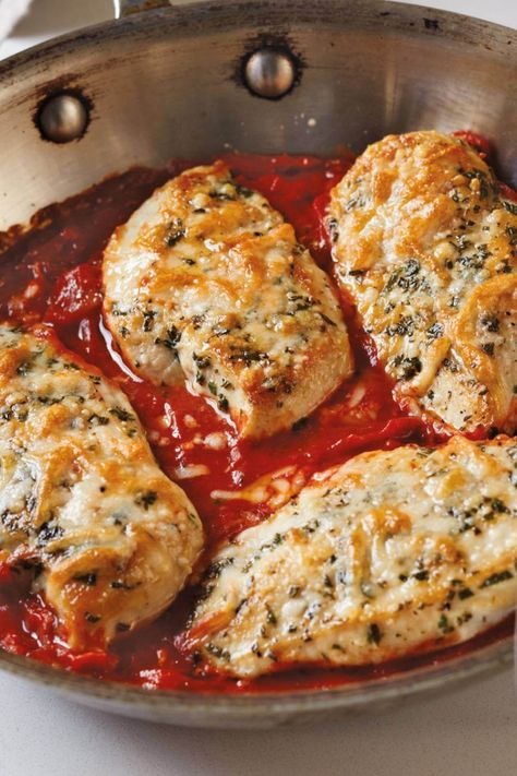 Giada Skinny Chicken Parm Chicken Parm Without Breadcrumbs, Chicken Parm Healthy, Chicken Parm No Breading, Easy Chicken Parm, Baked Chicken Parm, Chicken Parm Recipes, Healthy Chicken Parmesan, Low Fat Chicken, Low Calorie Chicken