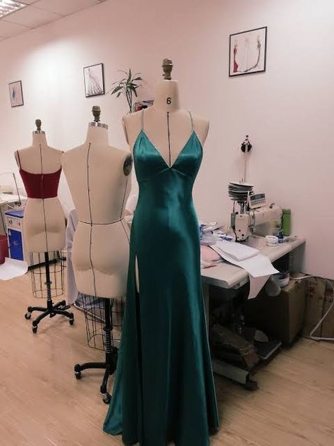 Scarface Costume, Elvira Hancock, Satin Dresses Casual, Prom Dress Inspo, Prom Dress Inspiration, Prom Dress Shopping, Teal Dress, Womens Floral Dress, Grad Dresses