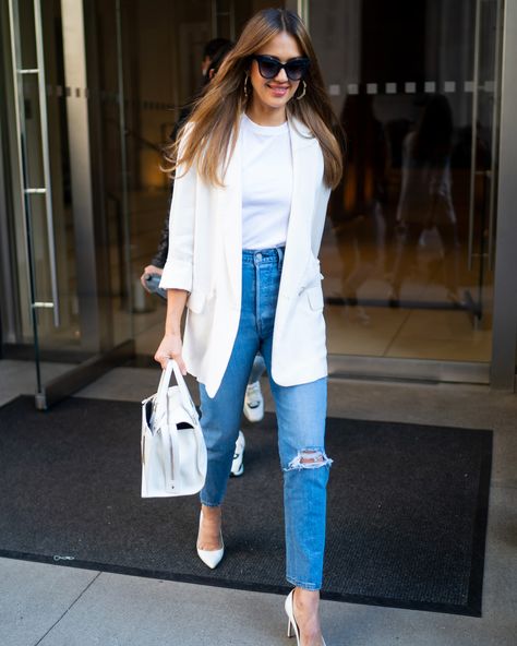 Jessica Alba Outfit, Jessica Alba Style, Classy Winter Outfits, Petite Fashion Tips, Star Style, Movie Star, Closet Fashion, Jessica Alba, Petite Fashion