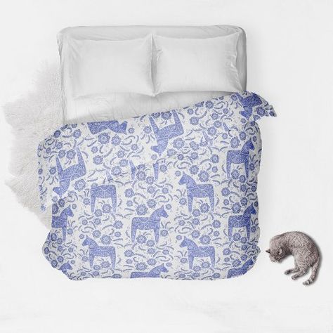 Swedish Dala Horse Periwinkle Blue and White Duvet Cover #ad Unique Duvet Covers, Swedish Dala Horse, Colorful Duvet Covers, White Duvet Cover, Patterned Duvet, Queen Size Duvet Covers, White Duvet Covers, Dala Horse, White Duvet