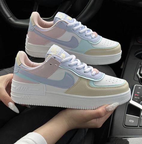 Comfy Trendy Outfits, Preppy Sneakers, Nike Art, Trendy Shoes Sneakers, Preppy Shoes, All Nike Shoes, Tenis Nike, Cute Nike Shoes, Nike Air Jordans