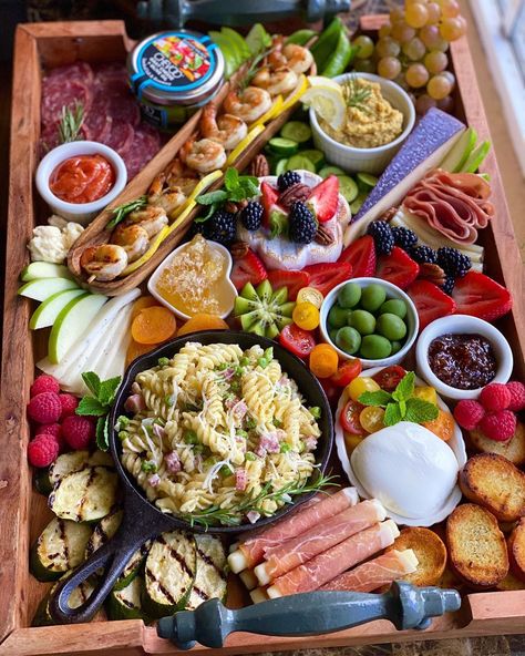 Pasta Charcuterie Board, Savoury Board, Board Meals, Italian Board, Rainy Day Ideas, Charcuterie Board Meats, Charcuterie Inspiration, Charcuterie Board Ideas, 4th Anniversary