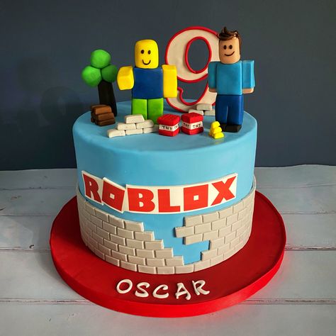 Roblox Noob Birthday Cake, Roblocks Birthday Party Ideas, Roblocks Cake Ideas, Diy Roblox Cake, Roblox Cake Ideas For Boys, Roblox Cake Boys, Roblox Cake Ideas, Cake Robot, Roblox Cake Design