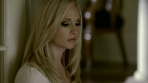 Caroline Forbes best smokey eyes make up! Vampire Diaries Makeup, Vampire Barbie, Candice Accola, The Vampire Diaries 3, Candice King, Uptown Girl, Caroline Forbes, Tv Girls, Black Eyeliner