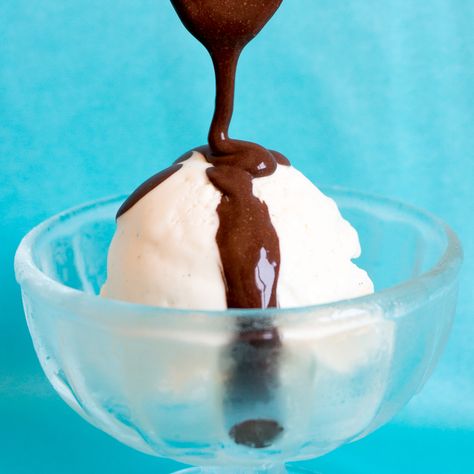 Easy 3-Ingredient No-Churn Vanilla Ice Cream Homemade Hot Fudge Sauce, Orange Sweet Rolls, Homemade Hot Fudge, Ice Cream Sundae Bar, Fudge Ice Cream, Hershey Syrup, Oreo Fudge, Hot Fudge Sauce, Sundae Bar