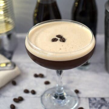 Expresso Martini, The Best Desserts, Drink Mixes, Best Desserts, Espresso Martini, Taste Of Home, Classic Cocktails, Party Drinks, Simple Syrup