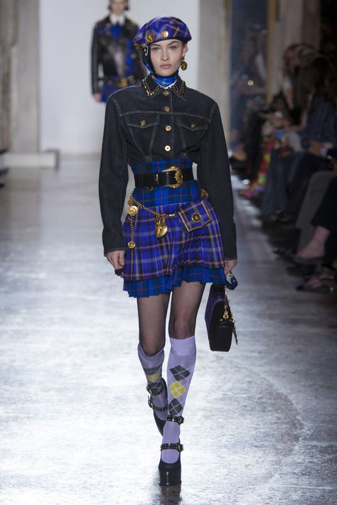 Look 80s, Fashion Trend Inspiration, Catherine Mcneil, Versace Vintage, Grace Elizabeth, Runway Fashion Couture, Tartan Kilt, Donatella Versace, Estilo Punk