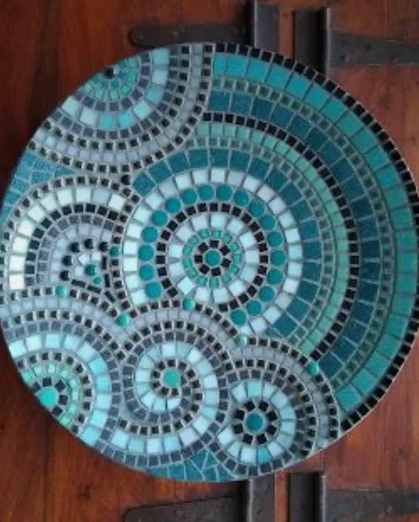 Mosaic Table Tops, Outdoors Tattoos, Bottle Cap Table, Table Mosaic, Mosaic Tables, Mosaic Tiles Crafts, Mosaic Furniture, Mosaic Birdbath, Mosaic Art Diy