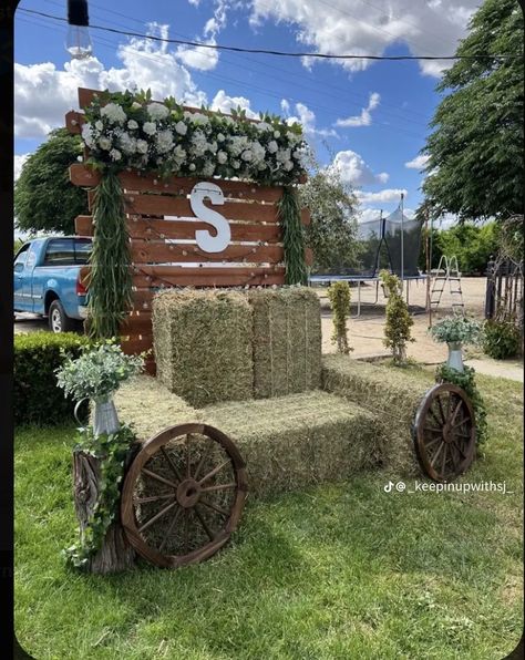 Rustic Western Theme Party, Rancho Party Ideas, Rancho Theme Birthday Party, Country Quinceanera Ideas Decoration, Rustic Quinceanera Invitations, Quinceanera Ranchera Ideas, Cowgirl Quinceanera Ideas Western Theme, Country Centerpieces Party, Sweet 16 Cowboy Theme