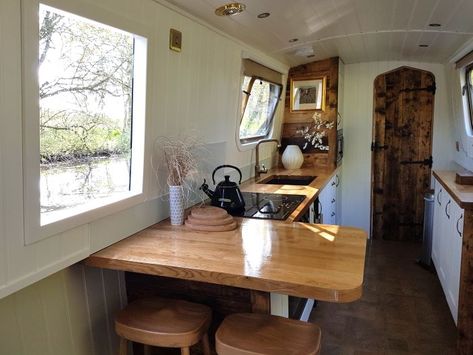 Canal Boat Interior, Narrowboat Interiors, Boat Interior Design, Boat House Interior, Luxury Boats, Narrow Boat, Traditional Dining Tables, Boat Safety, Boat Interior