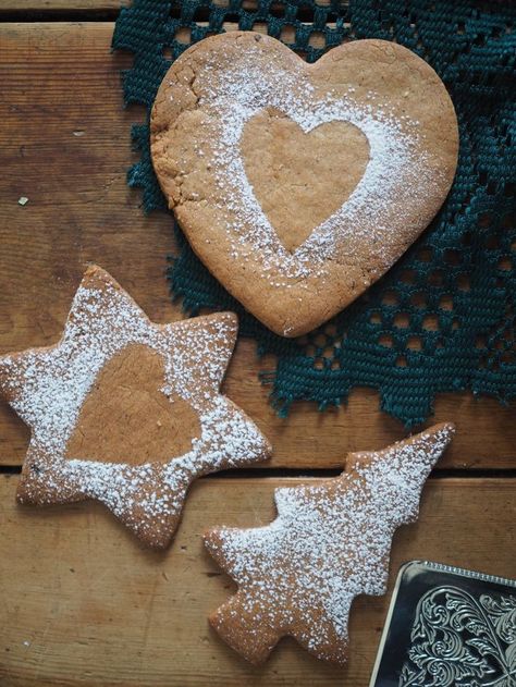 Popular Christmas Cookies, Cookies From Around The World, Gingerbread Cookies Recipe, Wild Kitchen, Traditional Christmas Cookies, Finnish Recipes, Norwegian Christmas, Norwegian Food, Tour Around The World