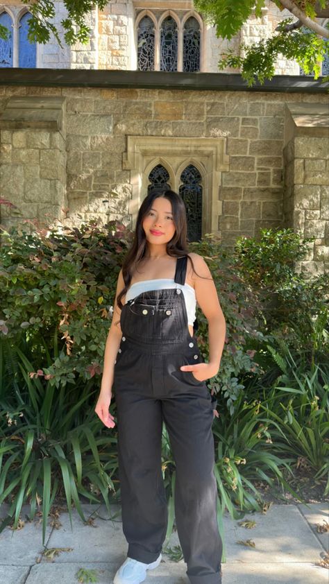 90s Overalls Outfit, Outfits For Chubby Girls, 90s Overalls, Overalls 90s, Modest Girl, Style Overalls, Overalls Outfit, Diy Vetement, Senior Picture Outfits