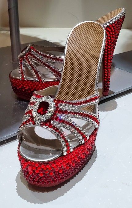 Dolly Parton's red jewelled high heels on display at her Chasing Rainbows Museum. 50s Heels, Posh Shoes, Dolly Parton Costume, Dolly Parton Pictures, Chasing Rainbows, Red Jewel, High Heel Mules, Costumes Ideas, Heel Mules